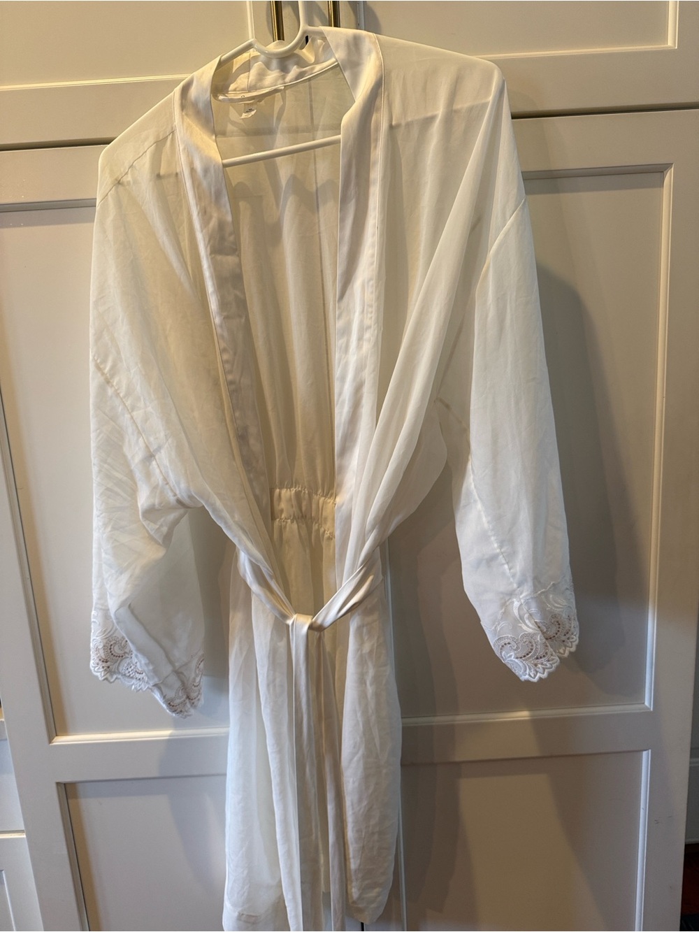 Soma White Lace-Trim Satin Robe